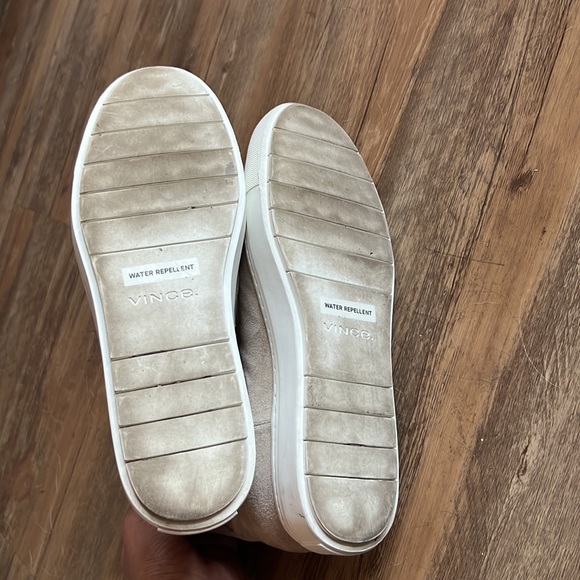 Vince Newlyn Suede Slip On Chelsea Booties Water Resistant Tan Size 6.5M - Picture 6 of 8